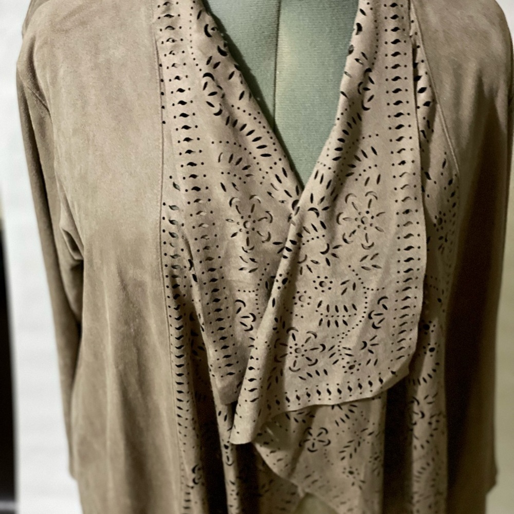 Beige velvet laxer cut jacket.